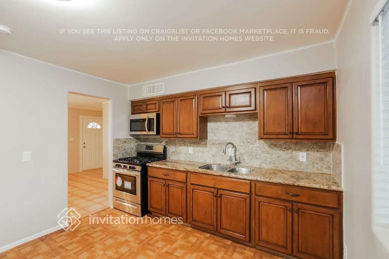 223 W Gary Way - Photo 4 of 14