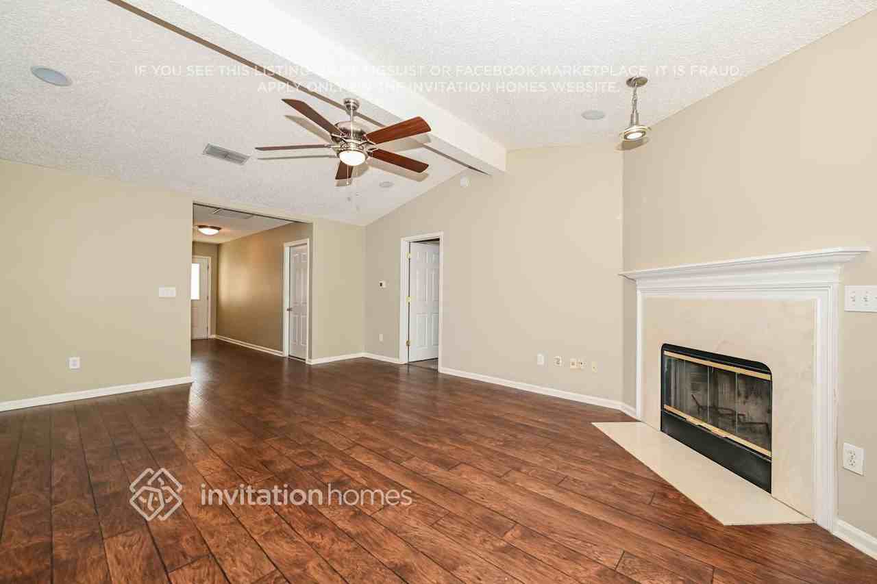 13757 Sea Mist Dr - Photo 4 of 17