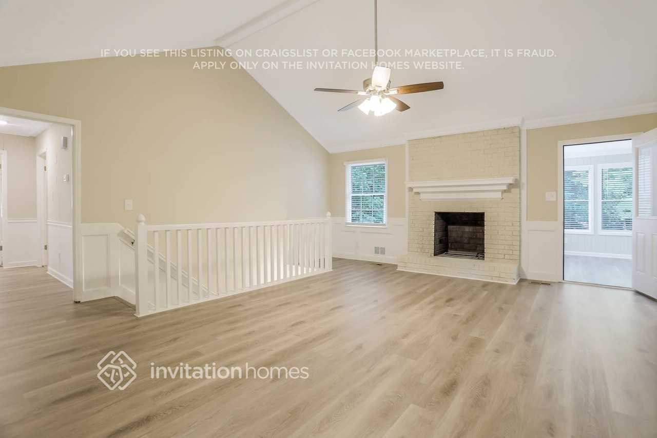 276 Chambre Ct Sw - Photo 2 of 23