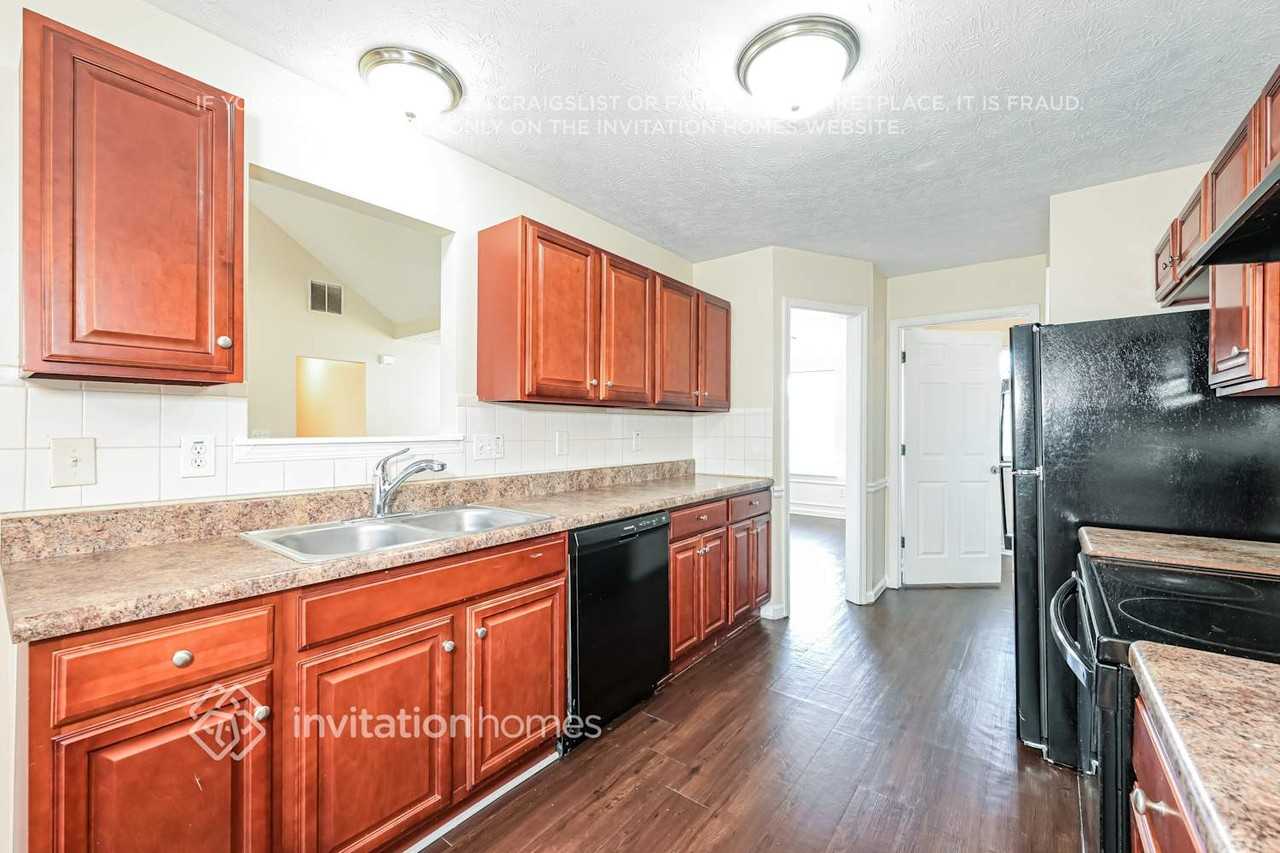 1204 Opie Ln - Photo 7 of 18