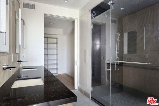 1033 1/2 Grant St - Photo 2 of 8