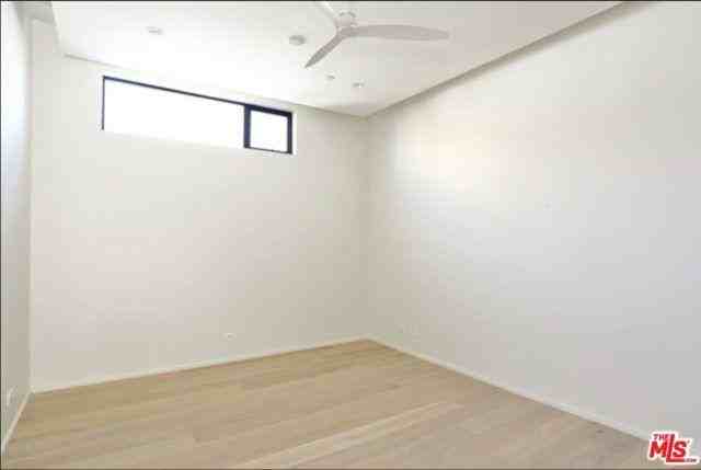 1033 1/2 Grant St - Photo 5 of 8