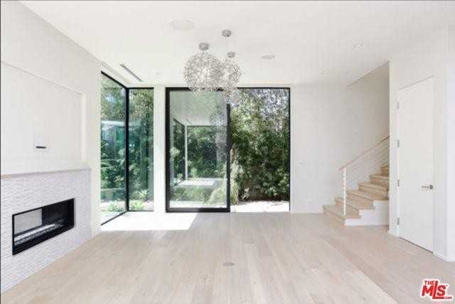 1033 1/2 Grant St - Photo 6 of 8