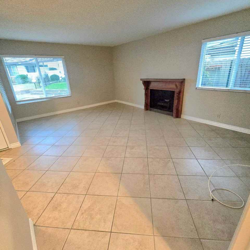 1098 Glenbridge Circle - Photo 6 of 18