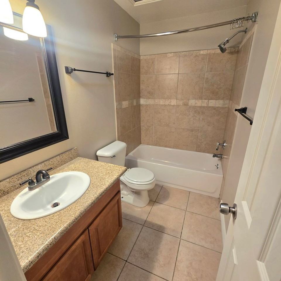 1098 Glenbridge Circle - Photo 7 of 18