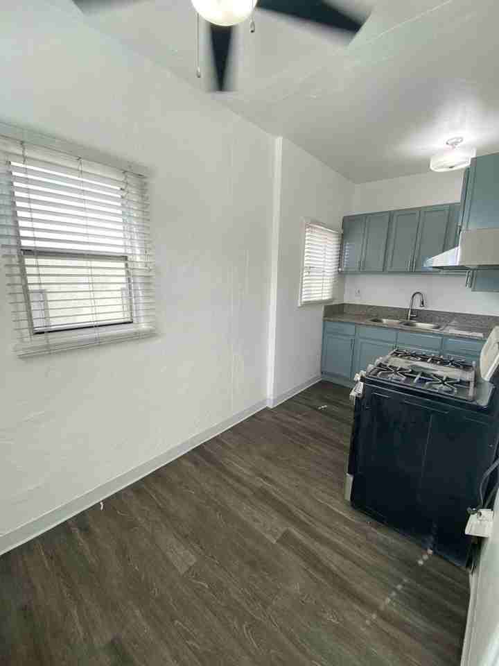 551 Daisy Ave - Photo 2 of 20