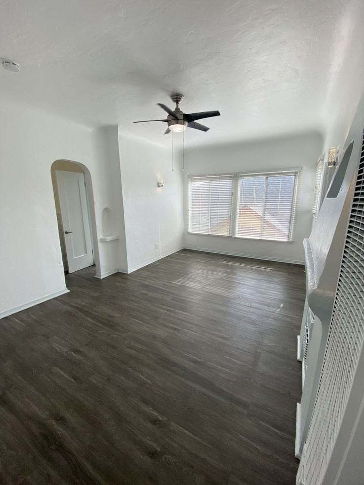 551 Daisy Ave - Photo 3 of 20