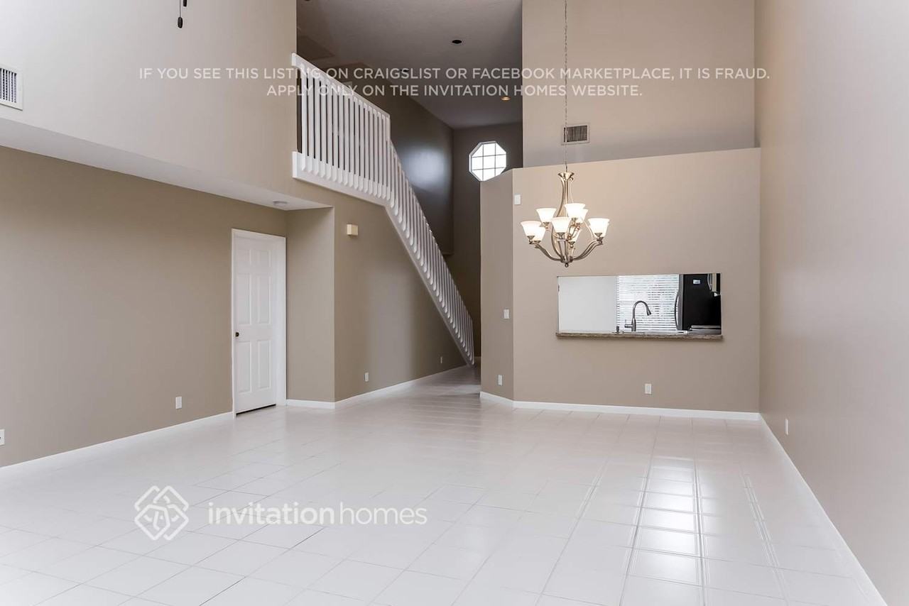 3886 Candlewood Boulevard - Photo 2 of 14
