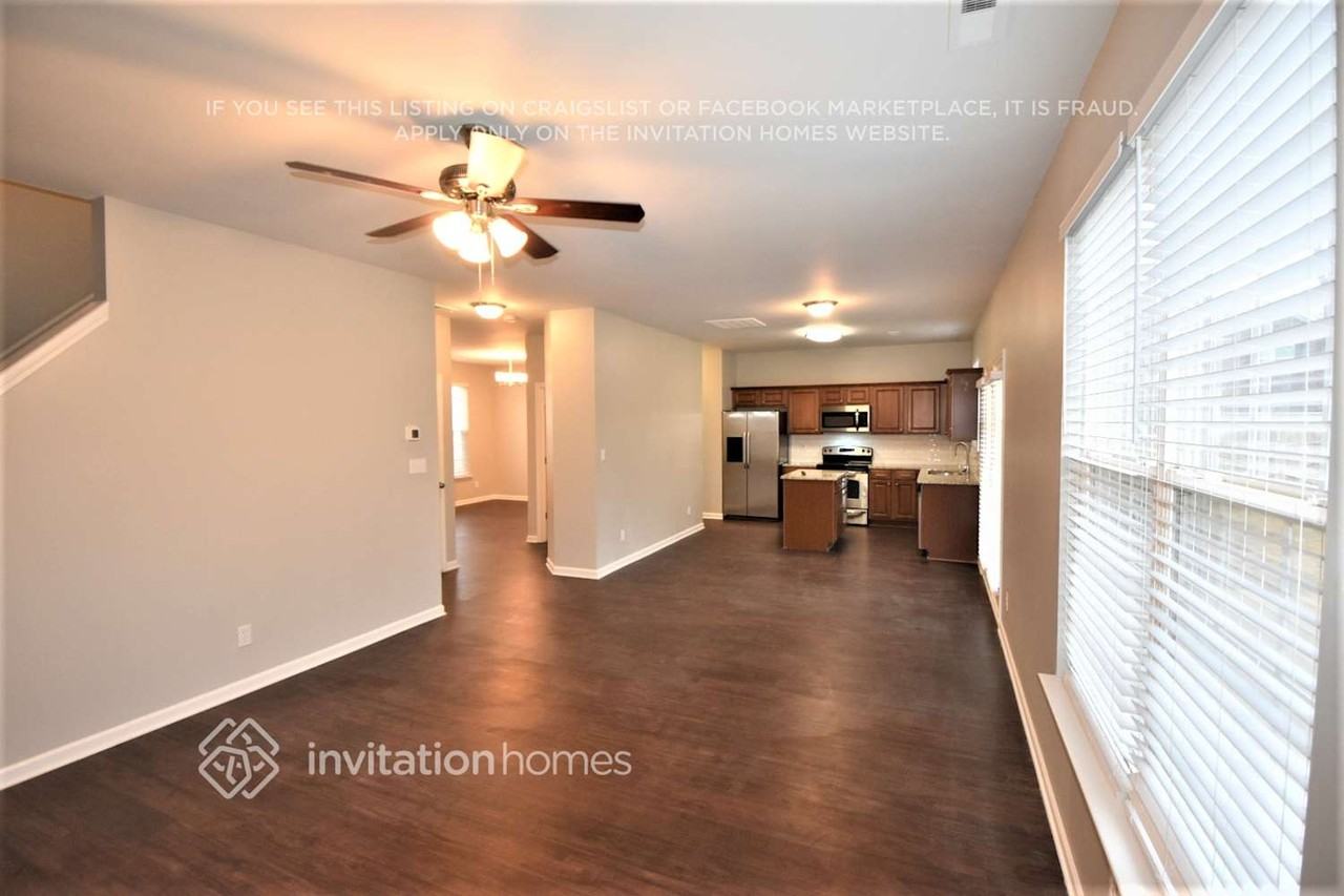 1206 Bethpage Drive - Photo 4 of 10