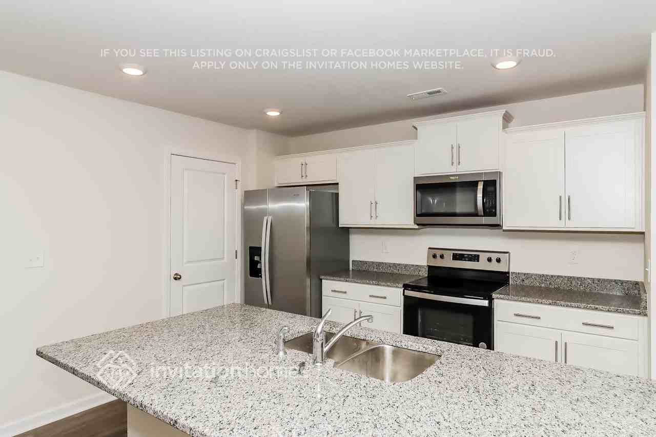 166 Cassius Drive - Photo 6 of 14