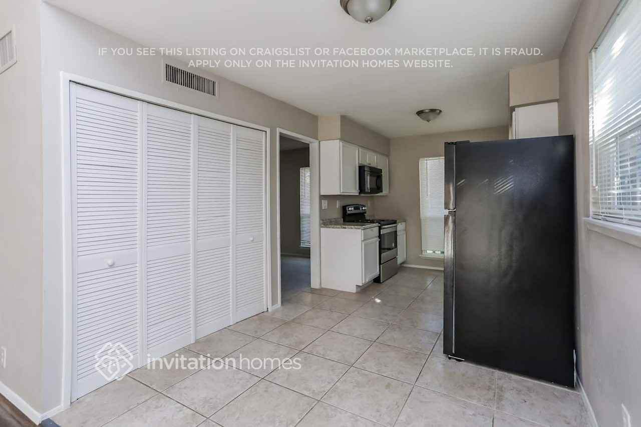 553 Shadowcrest Ln - Photo 4 of 16