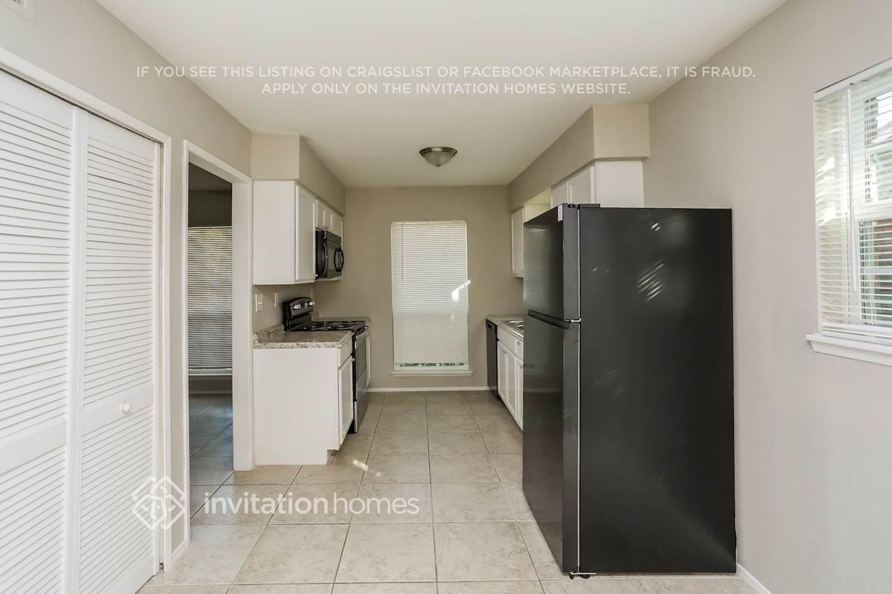 553 Shadowcrest Ln - Photo 5 of 16