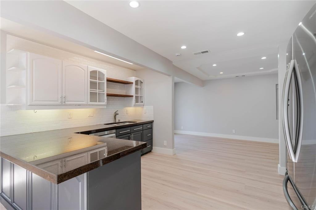 6223 Carpenter Avenue - Photo 3 of 8