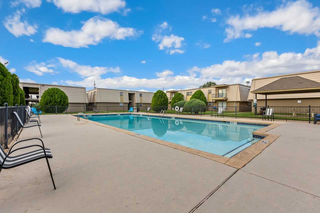 Regency Apartments - Photo 7 of 28