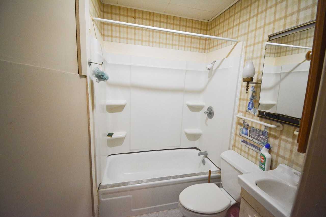 209 S Pearl St - Photo 6 of 17