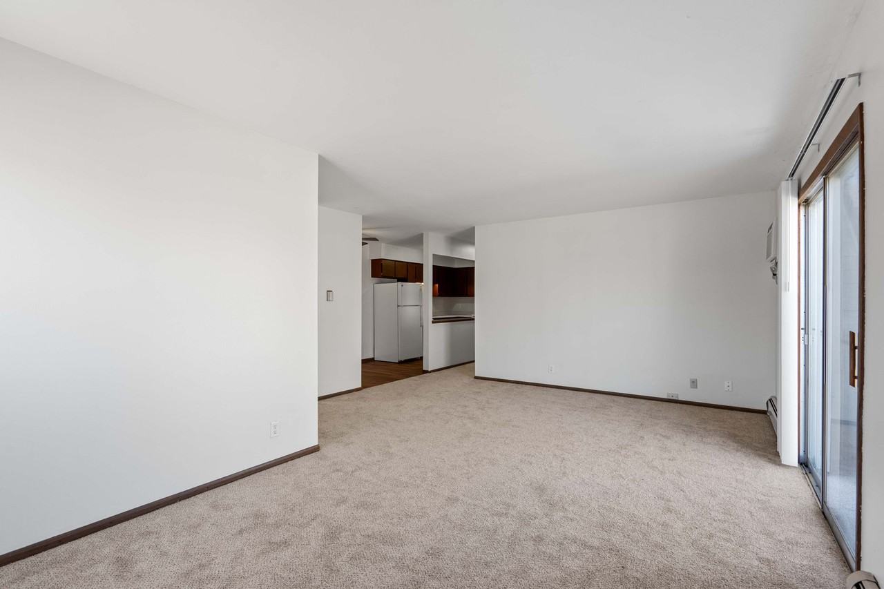 Sterling House Apartments - Photo 3 of 6