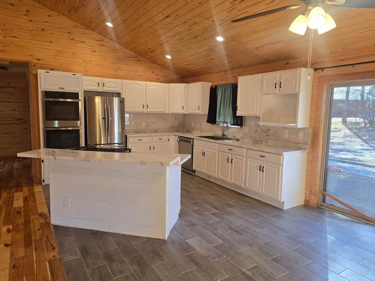 278 Lakewood St - Photo 5 of 16