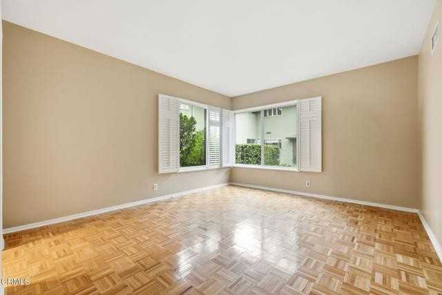 313 Orange Grove Boulevard - Photo 3 of 8