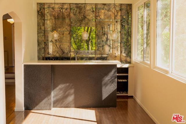 2829 N Beachwood Dr - Photo 6 of 8