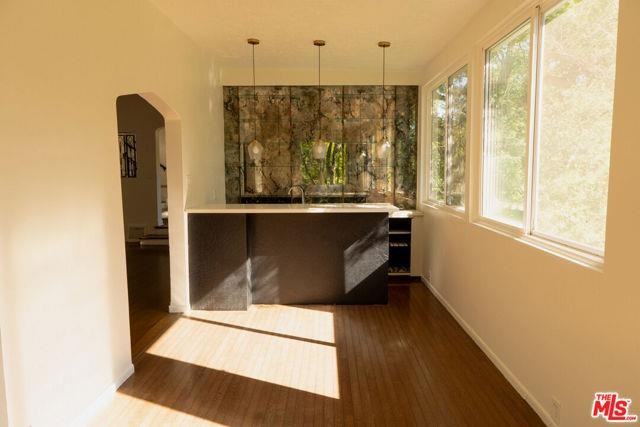 2829 N Beachwood Dr - Photo 7 of 8