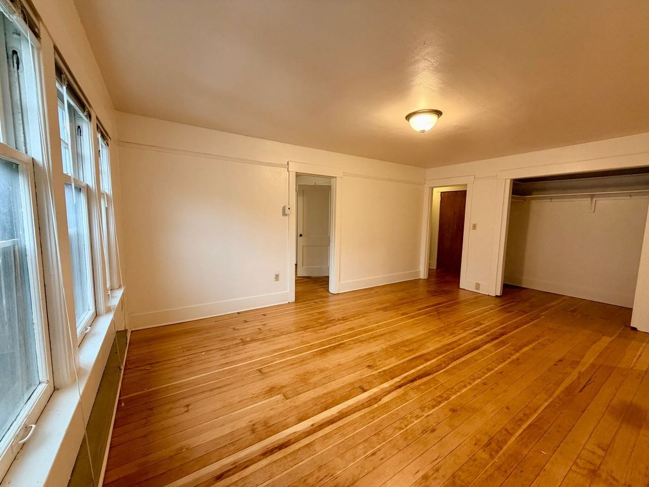 Aloha Apartments - Photo 3 of 37