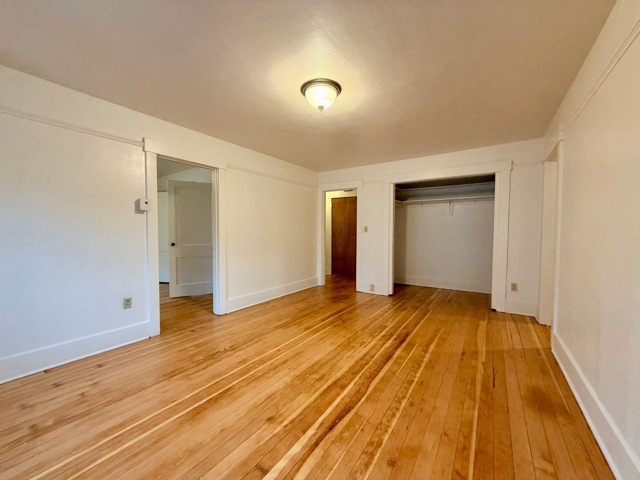 Aloha Apartments - Photo 7 of 37