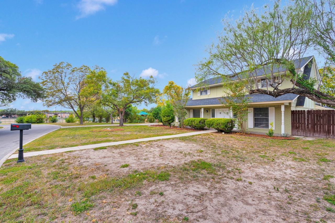 103 Shalimar Dr - Photo 2 of 31