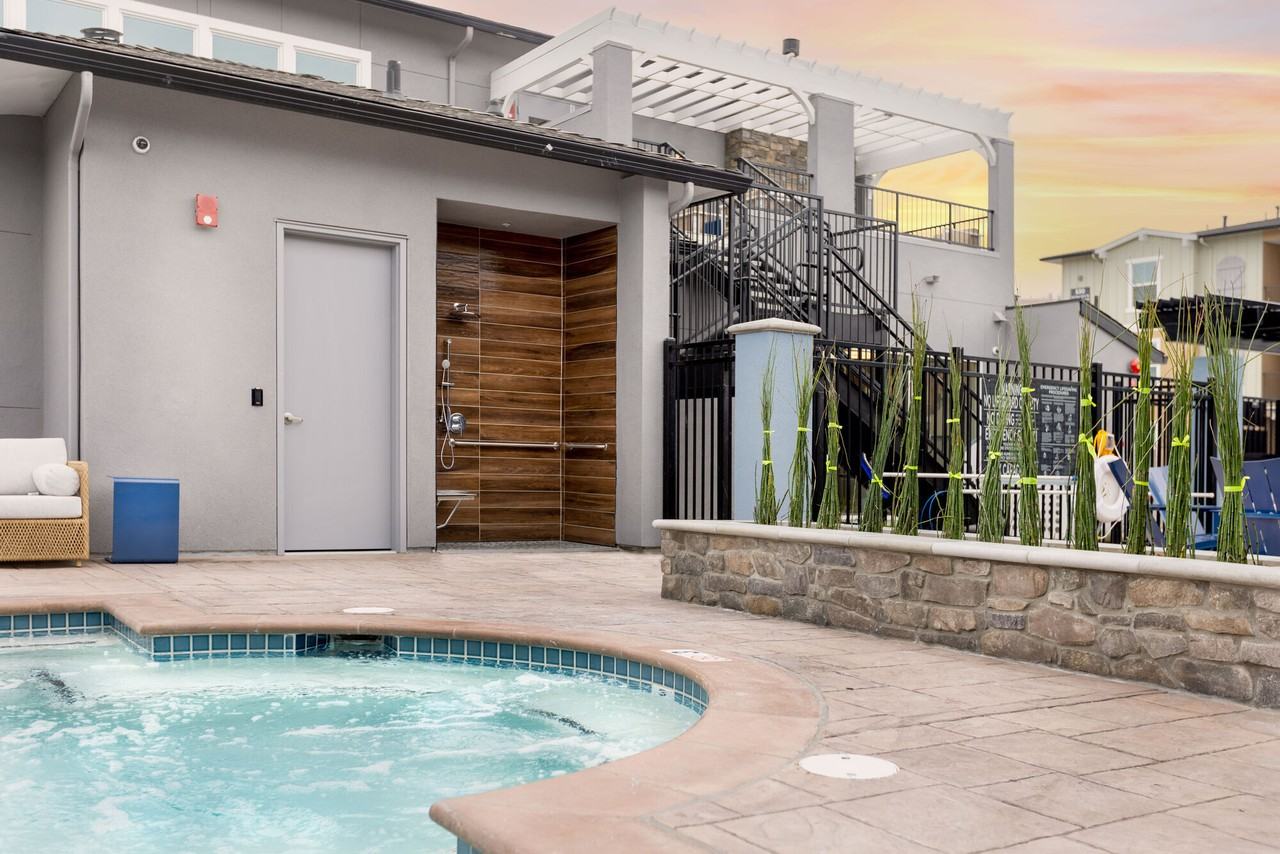 532 Luxury Apartments - Photo 2 of 21