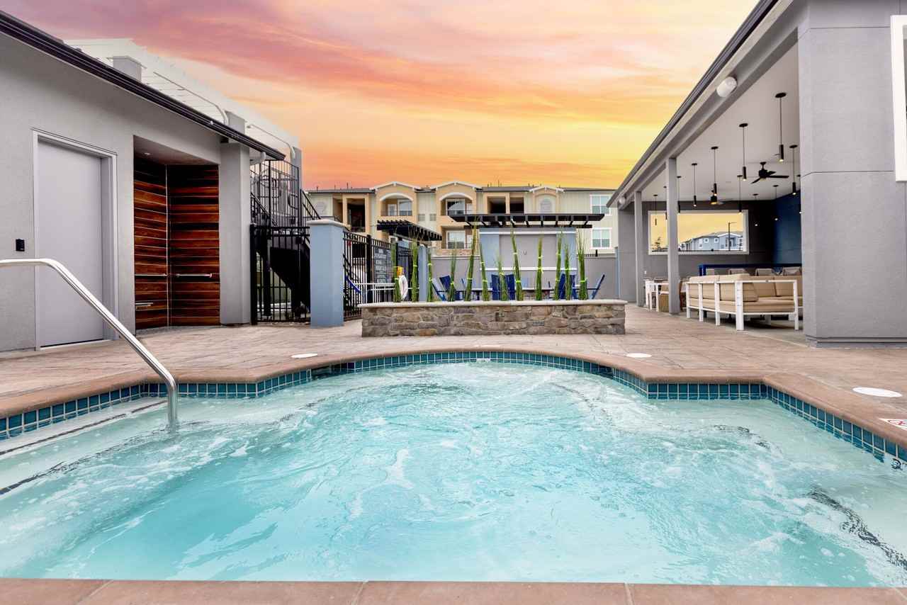 532 Luxury Apartments - Photo 3 of 21