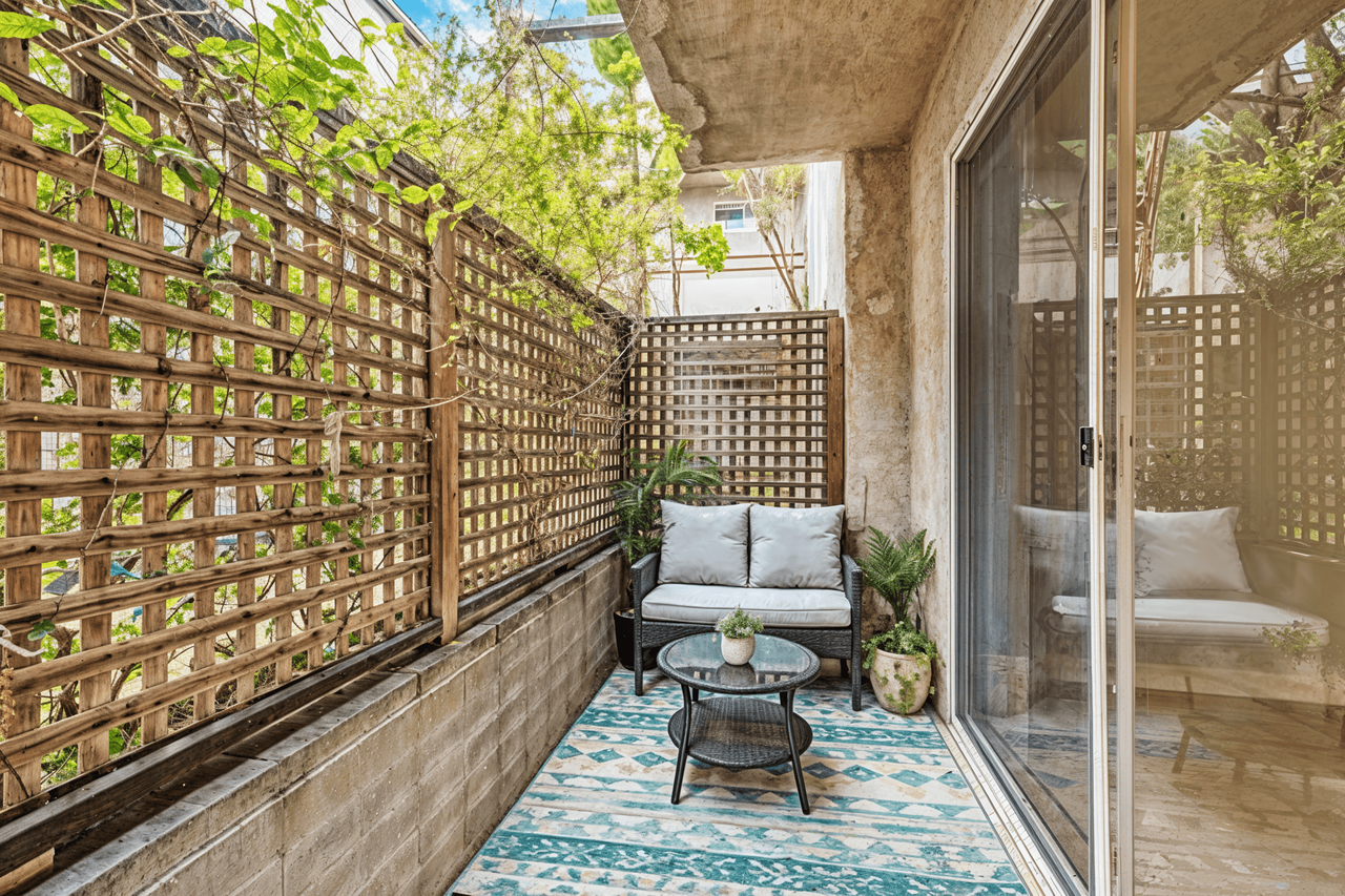 Noho Huston - Photo 7 of 30