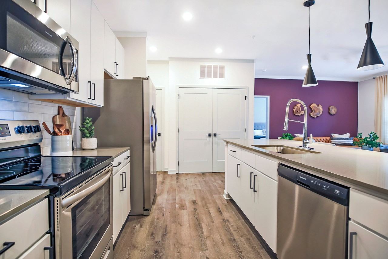 Livery Modern Apartments - Photo 2 of 37