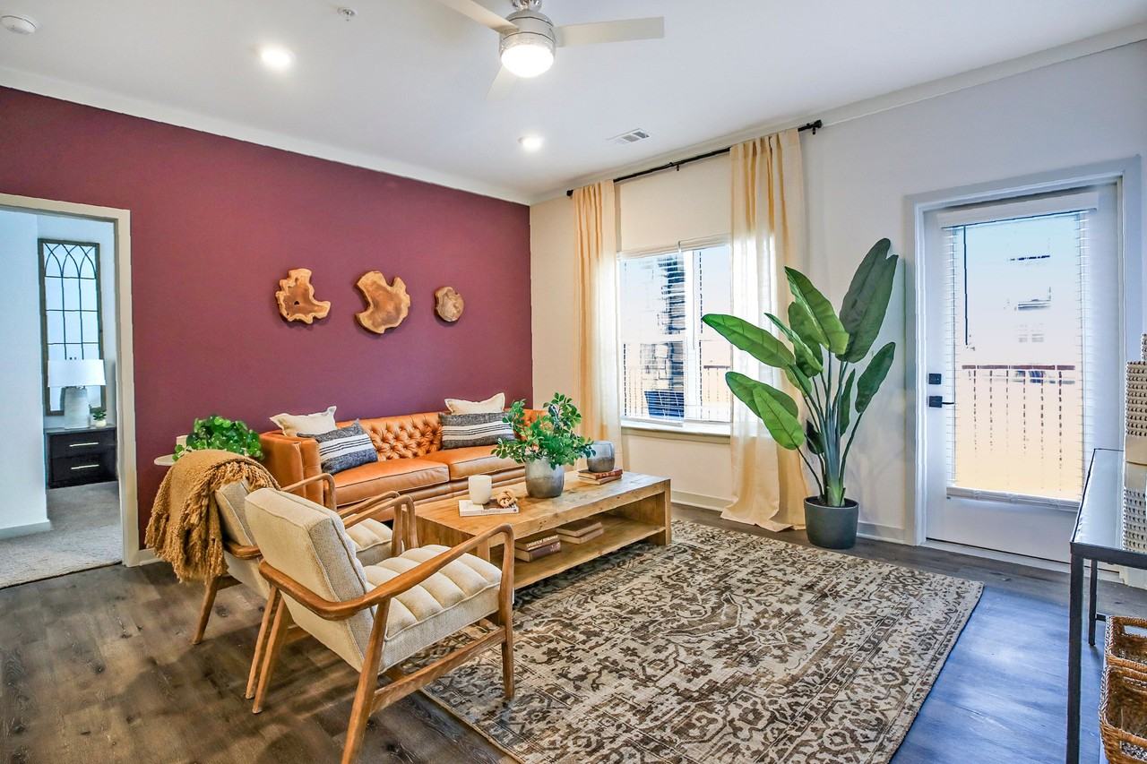 Livery Modern Apartments - Photo 5 of 37