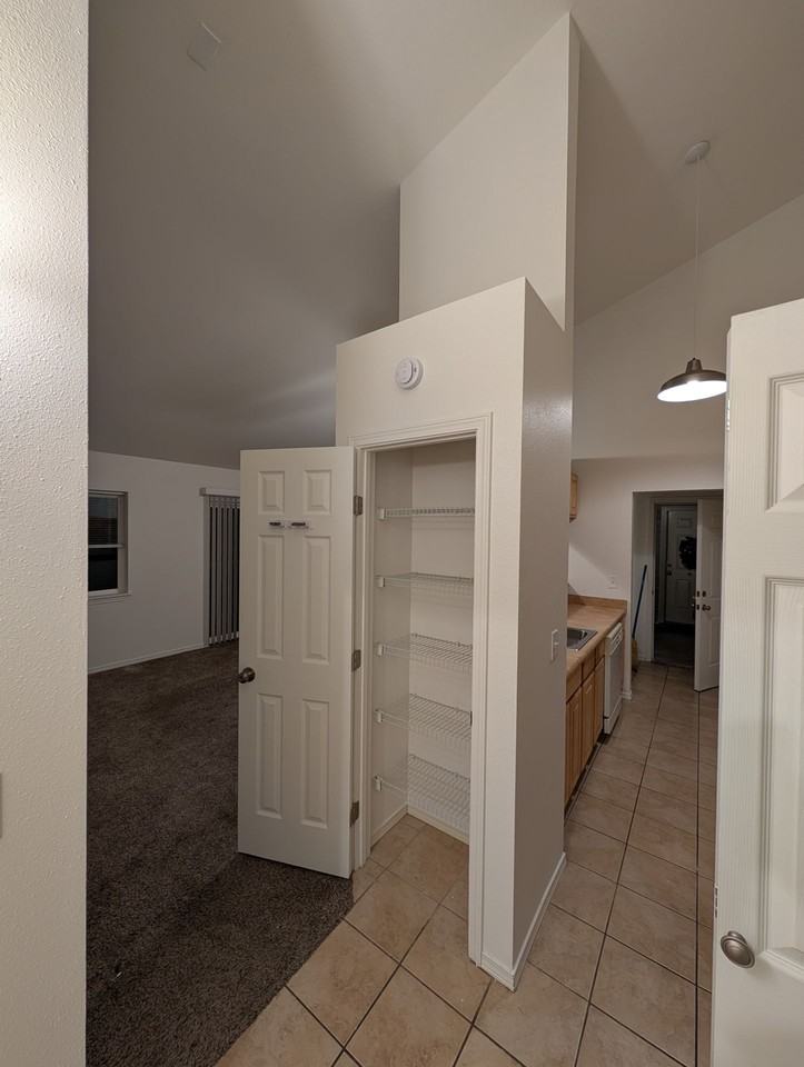 Vessey Park Apartments - Photo 3 of 7