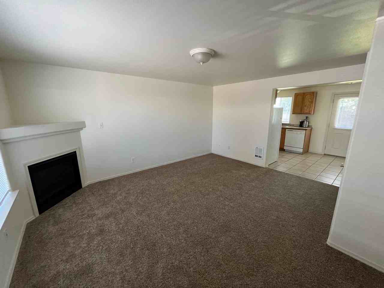 1726 Sw Juniper Ave - Photo 3 of 11