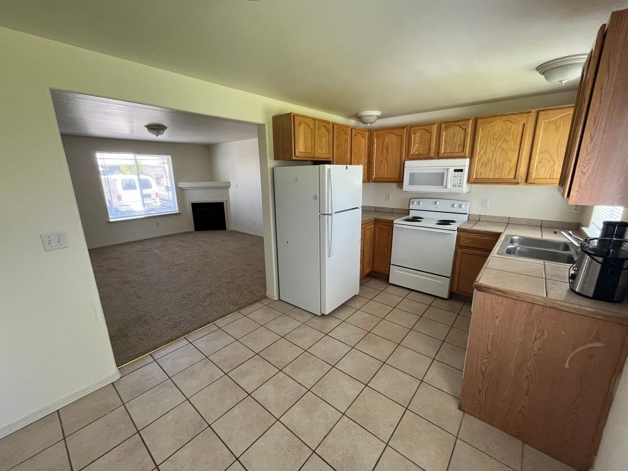 1726 Sw Juniper Ave - Photo 5 of 11