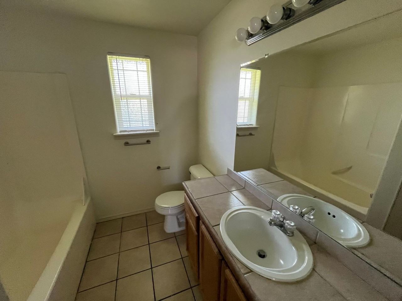 1726 Sw Juniper Ave - Photo 6 of 11