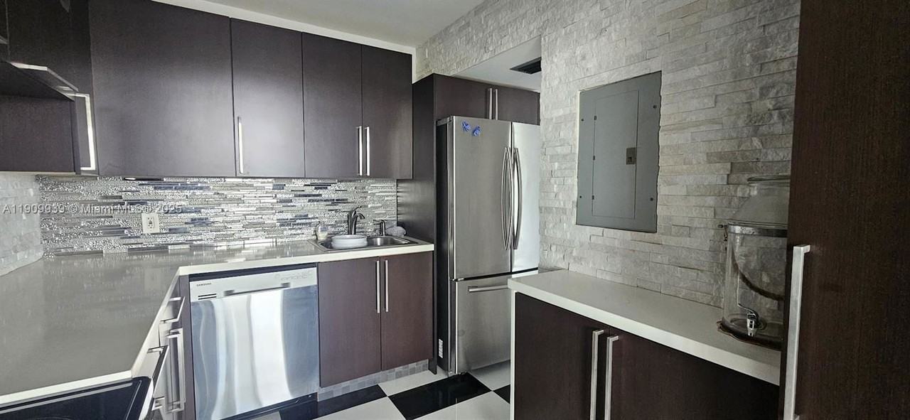 2025 Ne 164th St #914 - Photo 4 of 8