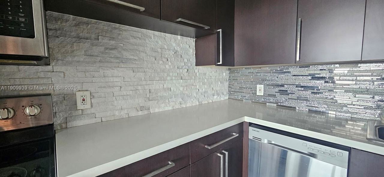 2025 Ne 164th St #914 - Photo 5 of 8