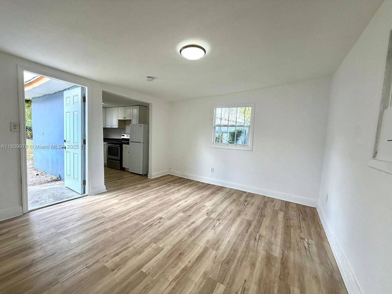 1060 Nw 116th St #3 - Photo 5 of 8