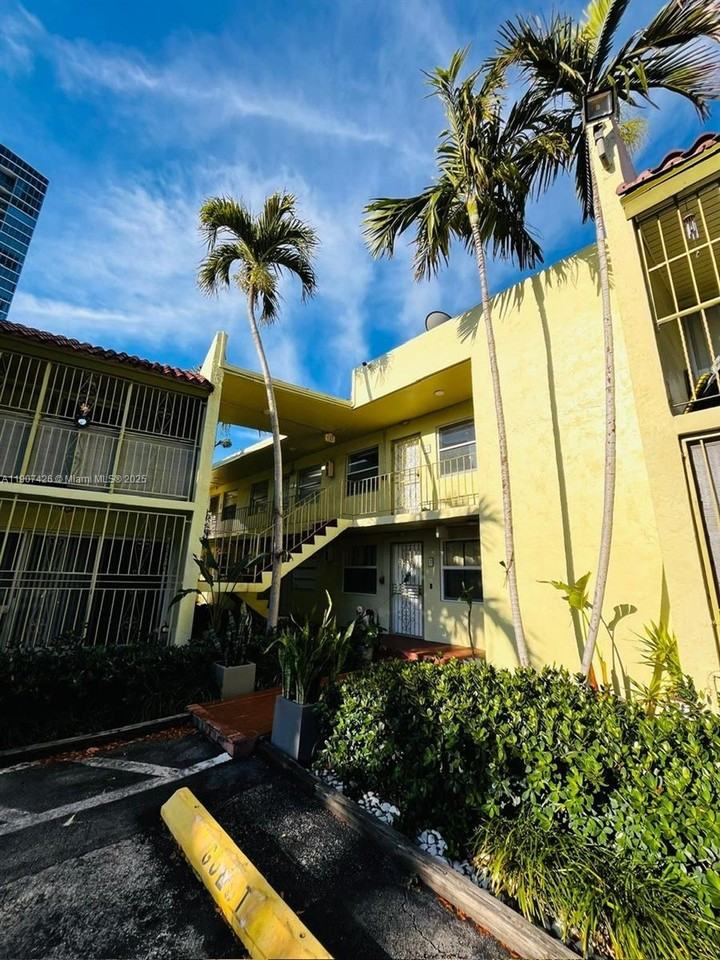 520 Northeast 38th Street #8