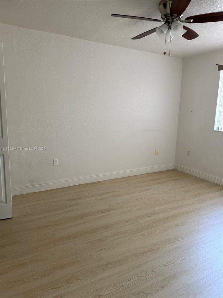 20830 Sw 87th Ave #102 - Photo 5 of 8