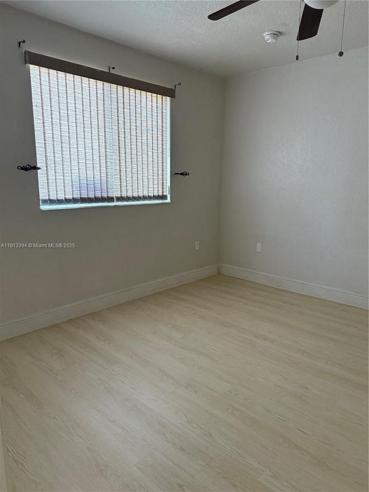 20830 Sw 87th Ave #102 - Photo 6 of 8