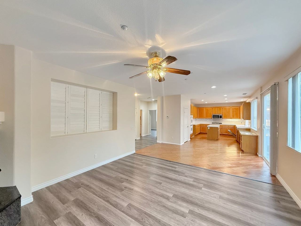 1872 Autumn Ln - Photo 3 of 28