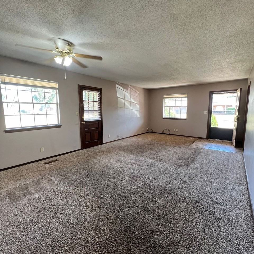 310 North Harding Street - Photo 2 of 10