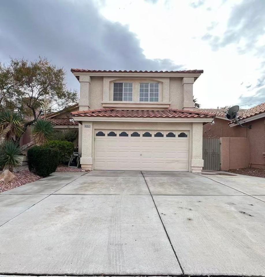 8257 Bermuda Beach Dr - Photo 2 of 32