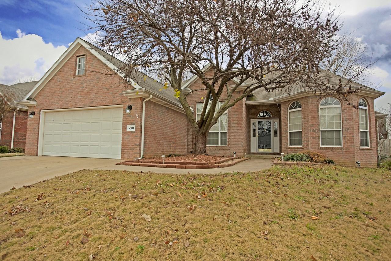 5304 South 44th Street - Photo 2 of 32