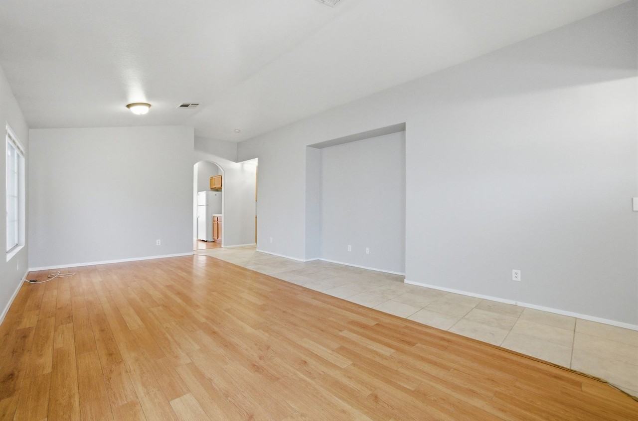 5555 Airview Ct - Photo 3 of 27