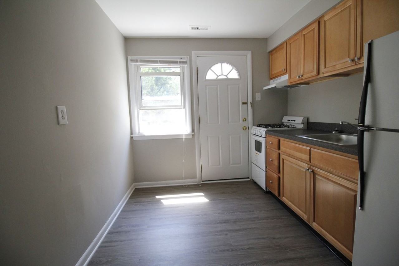 300 W Adams Ave - Photo 3 of 8