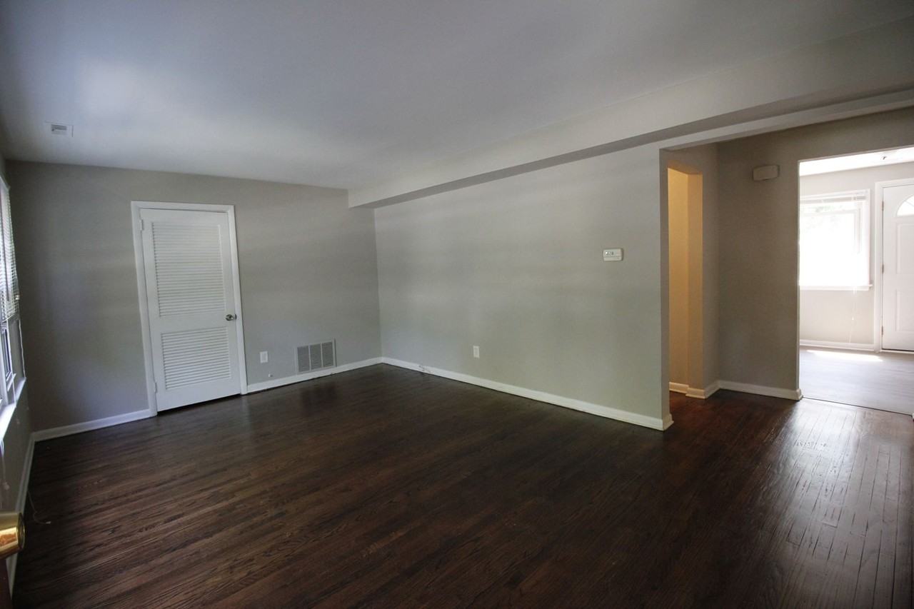 300 W Adams Ave - Photo 4 of 8