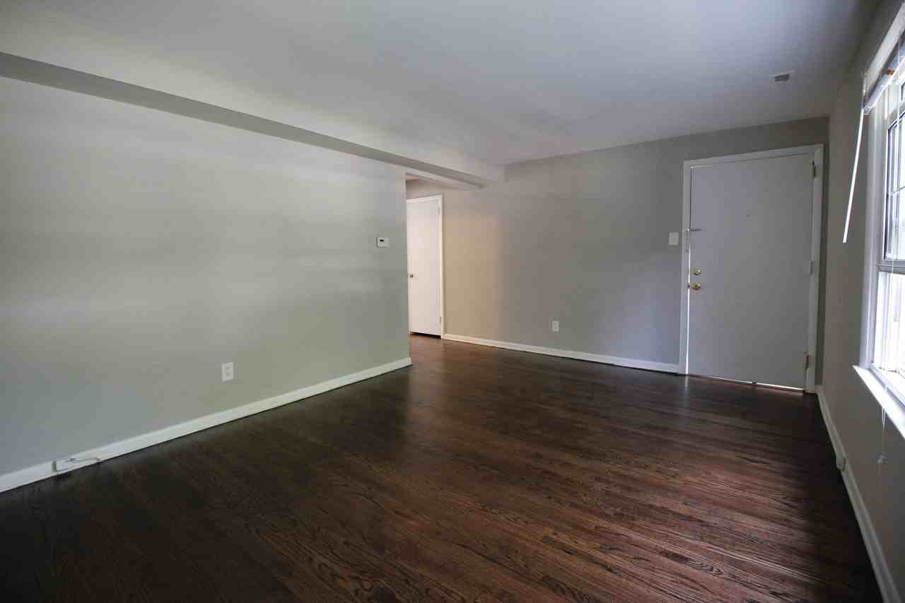 300 W Adams Ave - Photo 5 of 8